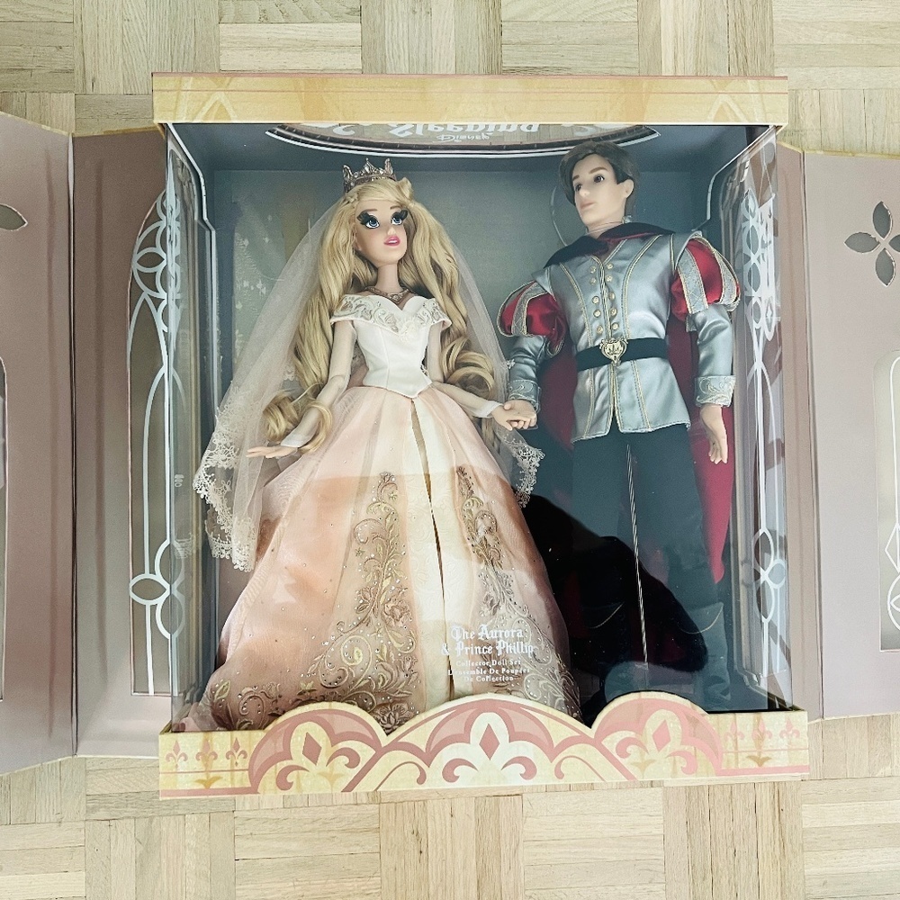 Disney Store - Limited Edition 17" 60th Anniversary Sleeping Beauty Doll Set